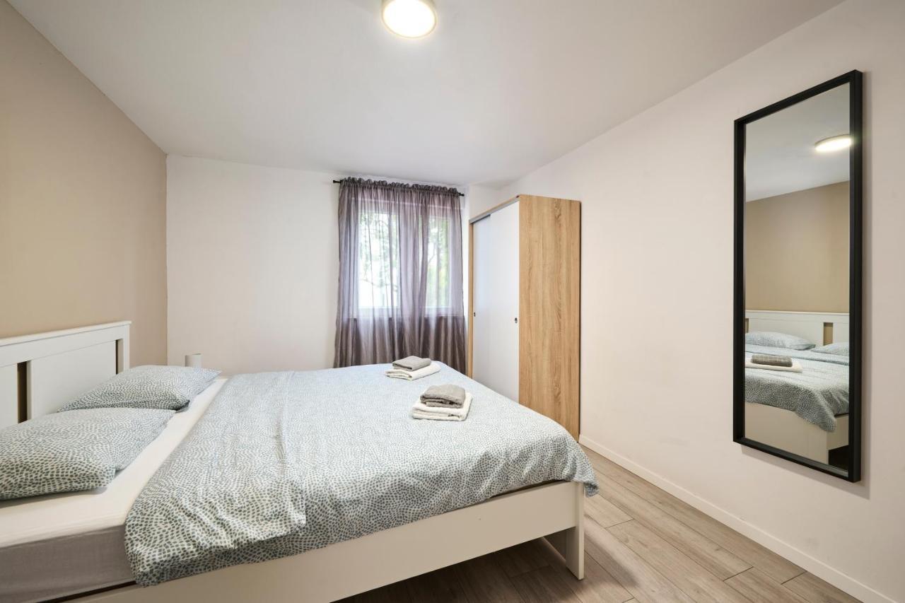 Lina Apartments Умаг Екстериор снимка